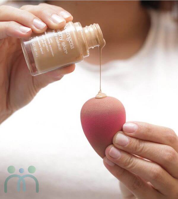 Neutrogena Healthy Skin Liquid Makeup có chất kem dạng lỏng